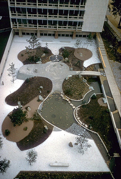 3-25 イサム・ノグチ〈パリ・ユネスコ本部庭園〉1956_58年　The Isamu Noguchi Museum HPより